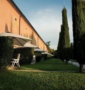 Bastide du roi René gardens