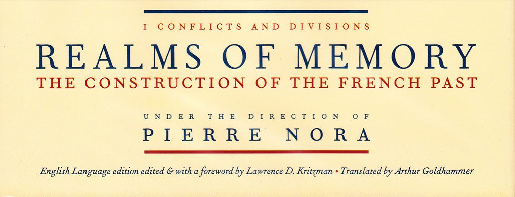 Couverture du livre sur fond crème. Le texte se lit comme suit : "I Conflits et divisions. Les domaines de la mémoire : La construction du passé français". Il explore la Topologie de la Mémoire et l'Histoire française, sous la direction de Pierre Nora, avec les éditeurs Lawrence D. Kritzman et Arthur Goldhammer.  