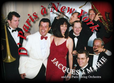 Un orchestre dynamique pose en tenue de soirée ; Jaques et Marie se tiennent au centre de la scène. D'autres hommes en costume noir tiennent des cuivres. Le texte rouge et blanc indique : D' Paris à New York - Messagers de la Langue Française et le Paris Swing Orchestra.  