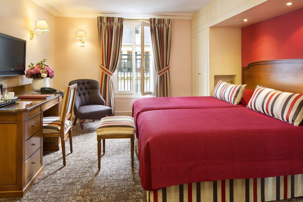 paris hotel booking